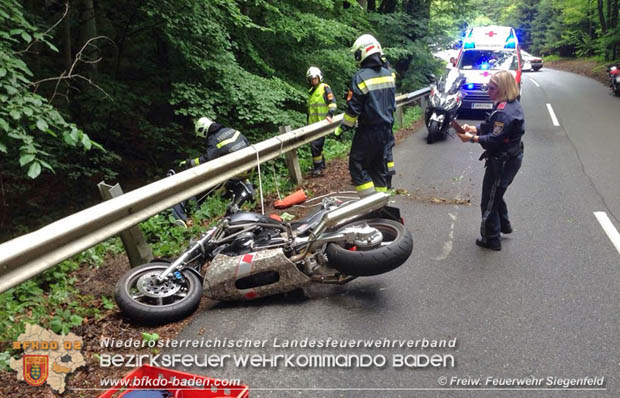 20180609 Schwerer Motorradunfall auf der L2099 Roental/Siegenfeld  Foto:  FF Siegenfeld