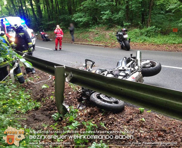 20180609 Schwerer Motorradunfall auf der L2099 Roental/Siegenfeld  Foto:  FF Siegenfeld