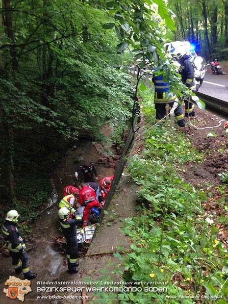 20180609 Schwerer Motorradunfall auf der L2099 Roental/Siegenfeld  Foto:  FF Siegenfeld