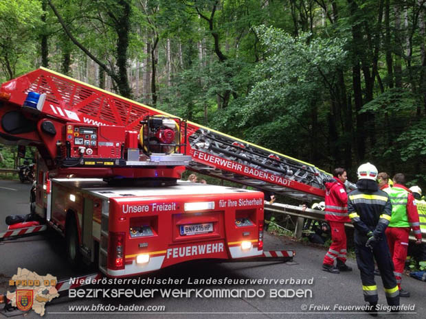 20180609 Schwerer Motorradunfall auf der L2099 Roental/Siegenfeld  Foto:  FF Siegenfeld