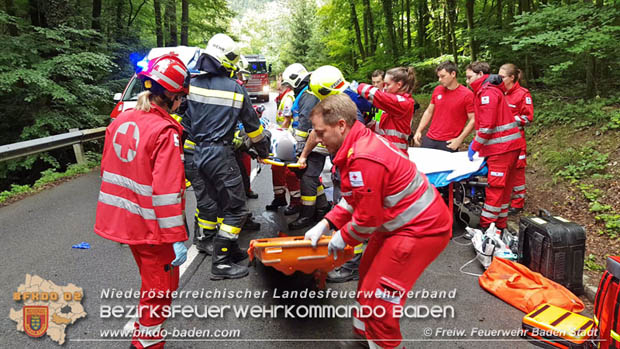 20180609 Schwerer Motorradunfall auf der L2099 Roental/Siegenfeld Foto: © FF Baden-Stadt / Stefan Schneider 20180609 Schwerer Motorradunfall auf der L2099 Roental/Siegenfeld Foto: © FF Baden-Stadt / Stefan Schneider
