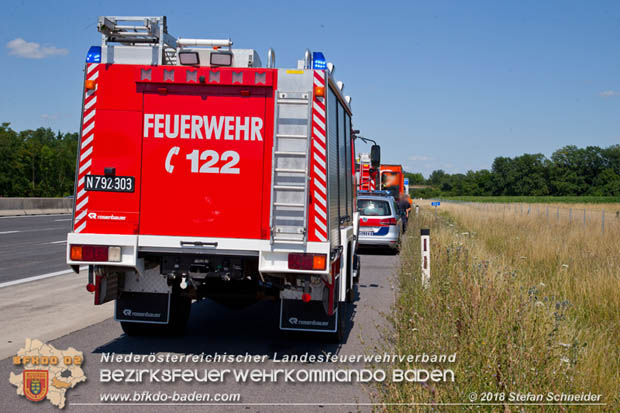 20180702 Entstehungsbrand eines Lkw-Anhngers auf der A2  Foto:  Stefan Schneider BFK Baden