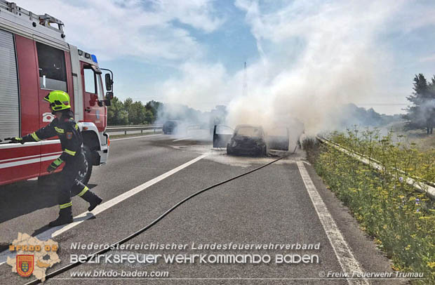 20180803 Pkw Vollbrand auf der A3 zwischen Trumau und Ebreichsdorf NORD Foto: © Freiwillige Feuerwehr Trumau 20180803 Pkw Vollbrand auf der A3 zwischen Trumau und Ebreichsdorf NORD Foto: © Freiwillige Feuerwehr Trumau