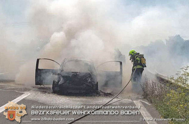 20180803 Pkw Vollbrand auf der A3 zwischen Trumau und Ebreichsdorf NORD  Foto:  Freiwillige Feuerwehr Trumau