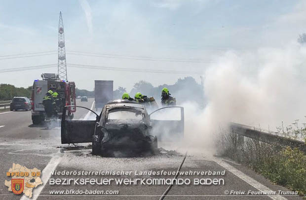 20180803 Pkw Vollbrand auf der A3 zwischen Trumau und Ebreichsdorf NORD Foto: © Freiwillige Feuerwehr Trumau 20180803 Pkw Vollbrand auf der A3 zwischen Trumau und Ebreichsdorf NORD Foto: © Freiwillige Feuerwehr Trumau