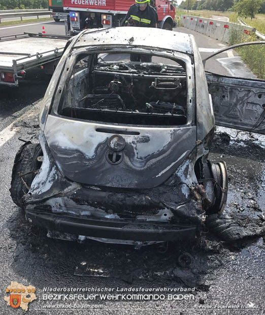 20180803 Pkw Vollbrand auf der A3 zwischen Trumau und Ebreichsdorf NORD  Foto:  Freiwillige Feuerwehr Trumau