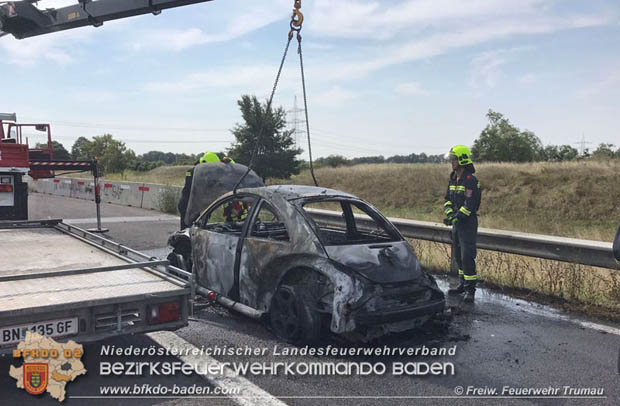 20180803 Pkw Vollbrand auf der A3 zwischen Trumau und Ebreichsdorf NORD  Foto:  Freiwillige Feuerwehr Trumau