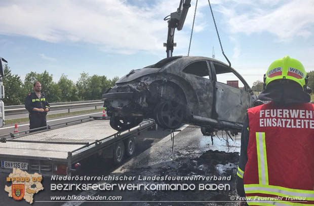 20180803 Pkw Vollbrand auf der A3 zwischen Trumau und Ebreichsdorf NORD  Foto:  Freiwillige Feuerwehr Trumau