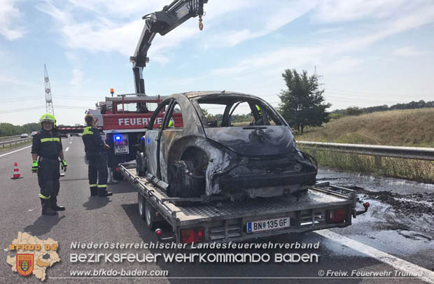 20180803 Pkw Vollbrand auf der A3 zwischen Trumau und Ebreichsdorf NORD  Foto:  Freiwillige Feuerwehr Trumau