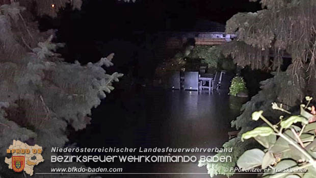 20180809 Kleingartensiedlung in Traiskirchen nach Wasserrohrbruch berflutet  Foto:  Franz Plleritzer FF Traiskirchen-Stadt