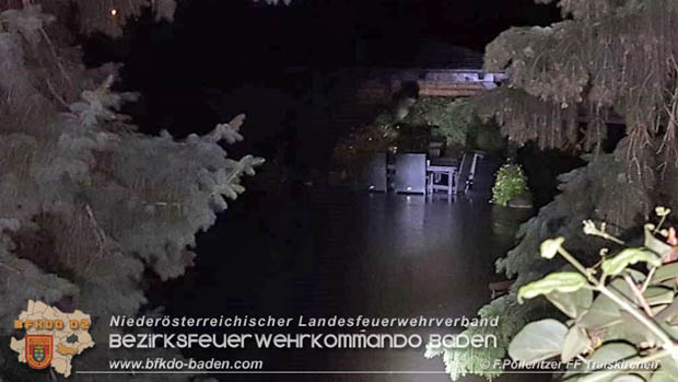 20180809 Kleingartensiedlung in Traiskirchen nach Wasserrohrbruch überflutet Foto: © Franz Pölleritzer FF Traiskirchen-Stadt 20180809 Kleingartensiedlung in Traiskirchen nach Wasserrohrbruch überflutet Foto: © Franz Pölleritzer FF Traiskirchen-Stadt