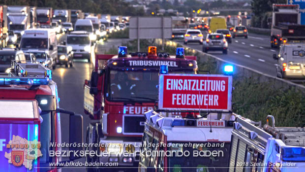 20180912 Verkehrsunfall mit 3 Verletzten auf der A2 bei Leobersdorf  Foto: © Stefan Schneider
