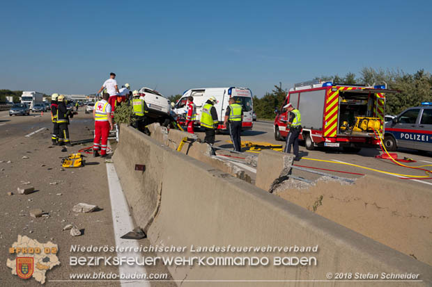 20180918 Verkehrsunfall auf der A2 beim Knoten Guntramsdorf  Foto:  Stefan Schneider 