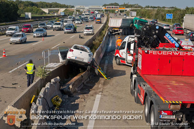 20180918 Verkehrsunfall auf der A2 beim Knoten Guntramsdorf  Foto:  Stefan Schneider 