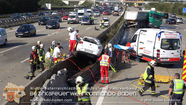 20180918 Verkehrsunfall auf der A2 beim Knoten Guntramsdorf  Foto:  Stefan Schneider 