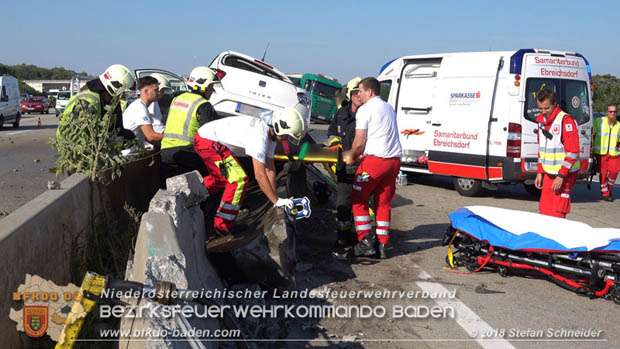 20180918 Verkehrsunfall auf der A2 beim Knoten Guntramsdorf  Foto:  Stefan Schneider 