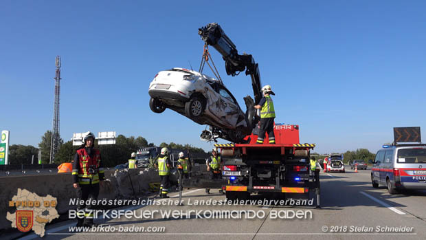 20180918 Verkehrsunfall auf der A2 beim Knoten Guntramsdorf  Foto:  Stefan Schneider 