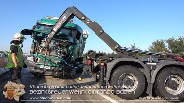 20180918 Verkehrsunfall auf der A2 beim Knoten Guntramsdorf  Foto:  Stefan Schneider 