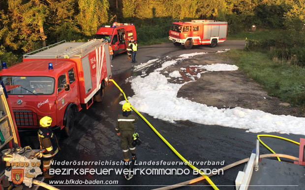 20180926 Reisebus in Vollabrand auf der A21 bei Hochstra Fotos:  FF Alland; FF Hochstra; FF Groisbach