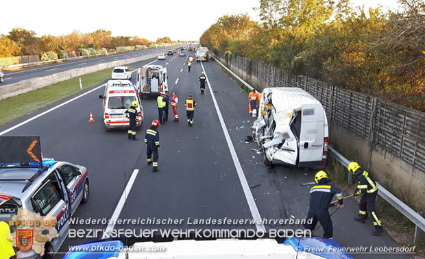 20180927 Lkw Tankwagenzug prallt auf der A2 gegen Kleintransporter  Foto:  Freiwillige Feuerwehr Leobersdorf