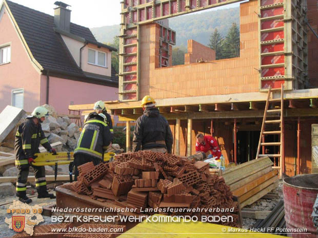 20181010 Arbeitsunfall auf Baustelle in Fahrafeld  Foto: © ASB Markus Hackl