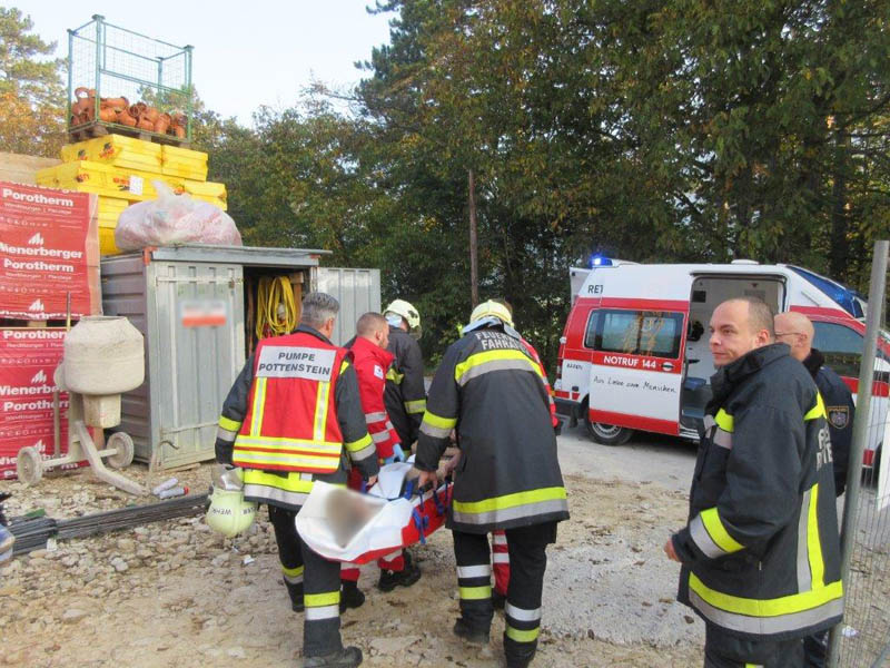 20181010 Arbeitsunfall auf Baustelle in Fahrafeld  Foto: © ASB Markus Hackl