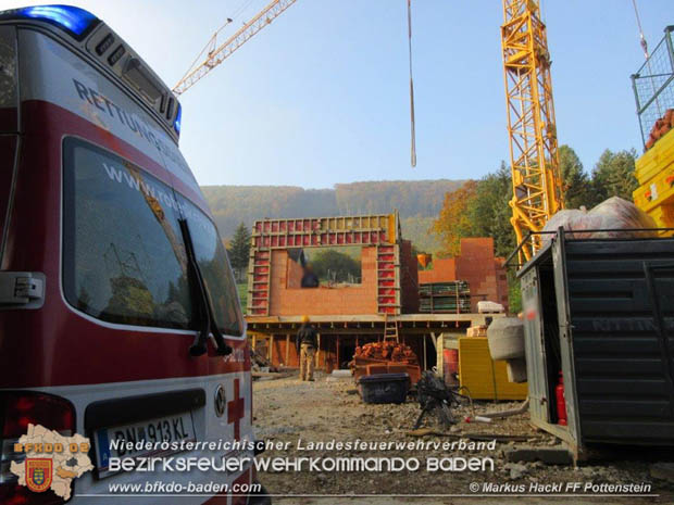 20181010 Arbeitsunfall auf Baustelle in Fahrafeld  Foto: © ASB Markus Hackl