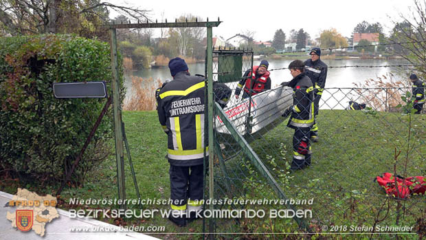 20181120 Kleiner Gewsserschaden auf Teich in der Eigenheimsiedlung Mllersdorf/Guntramsdorf  Foto:  Stefan Schneider BFK BADEN