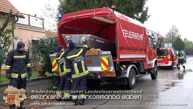 20181120 Kleiner Gewsserschaden auf Teich in der Eigenheimsiedlung Mllersdorf/Guntramsdorf  Foto:  Stefan Schneider BFK BADEN