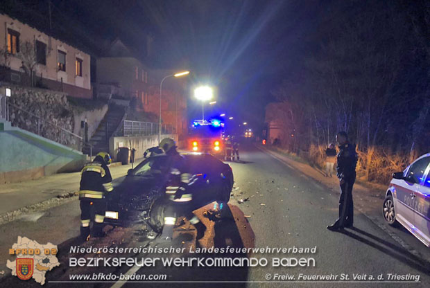 20181130 Verkehrsunfall auf der LB18 in St.Veit/Triesting  Fotos:  Armin Rumpler FF St.Veit