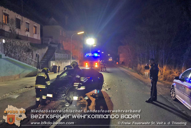 20181130 Verkehrsunfall auf der LB18 in St.Veit/Triesting Fotos: © Armin Rumpler FF St.Veit 20181130 Verkehrsunfall auf der LB18 in St.Veit/Triesting Fotos: © Armin Rumpler FF St.Veit