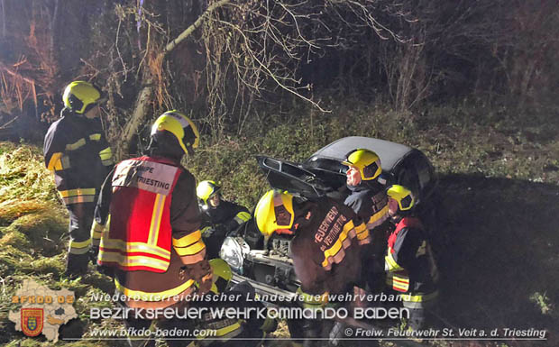 20181130 Verkehrsunfall auf der LB18 in St.Veit/Triesting  Fotos:  Armin Rumpler FF St.Veit