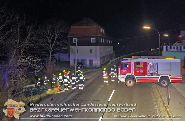 20181130 Verkehrsunfall auf der LB18 in St.Veit/Triesting  Fotos:  Armin Rumpler FF St.Veit