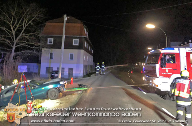 20181130 Verkehrsunfall auf der LB18 in St.Veit/Triesting  Fotos:  Armin Rumpler FF St.Veit