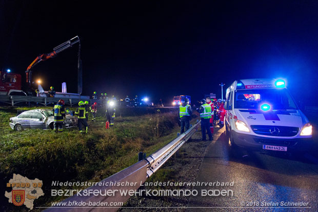 20181203 Verkehrsunfall A2 Hhe Abfahrt Bad Vslau RFB Wien  Foto:  Stefan Schneider
