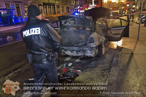 20181205 Nächtlicher Fahrzeugbrand im Stadtzentrum von Baden Foto: © Freiwillge Feuerwehr Baden-Stadt 20181205 Nächtlicher Fahrzeugbrand im Stadtzentrum von Baden Foto: © Freiwillge Feuerwehr Baden-Stadt