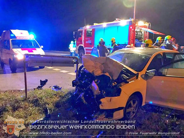 20181207 Schwerer Verkehrsunfall auf der LB16 zwischen Wampersdorf und Weigelsdorf  Foto:  Freiwillige Feuerwehr Wampersdorf