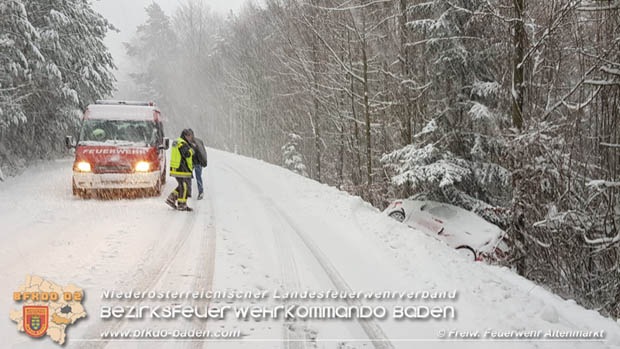 20181212 Fahrzeugbergung im Bereich St. Corona am Schpfl Gemeinde Altenmarkt a.d.Triesting  Foto:  FF Altenmarkt