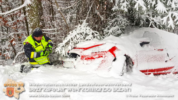 20181212 Fahrzeugbergung im Bereich St. Corona am Schpfl Gemeinde Altenmarkt a.d.Triesting  Foto:  FF Altenmarkt