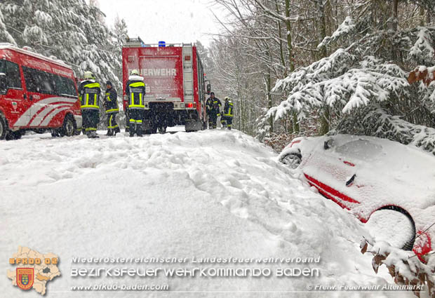 20181212 Fahrzeugbergung im Bereich St. Corona am Schpfl Gemeinde Altenmarkt a.d.Triesting  Foto:  FF Altenmarkt