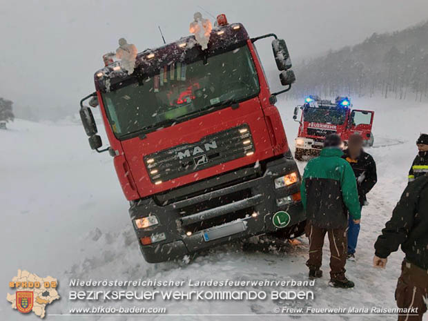 20181212 Lkw Bergung auf Gterweg Maria Raisenmarkt in Richtung Zoblhof  Foto:  FF Maria Raisenmarkt