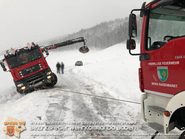 20181212 Lkw Bergung auf Gterweg Maria Raisenmarkt in Richtung Zoblhof  Foto:  FF Maria Raisenmarkt