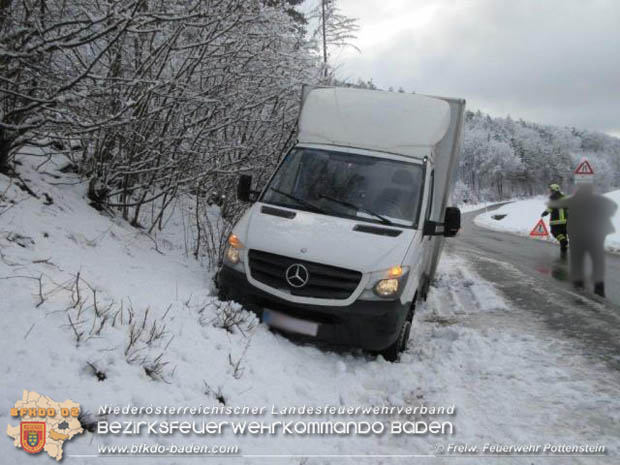 20181212 Klein Lkw Bergung L138 Pottenstein >> Auf den Hals  Foto:  Markus Hackl FF Pottenstein