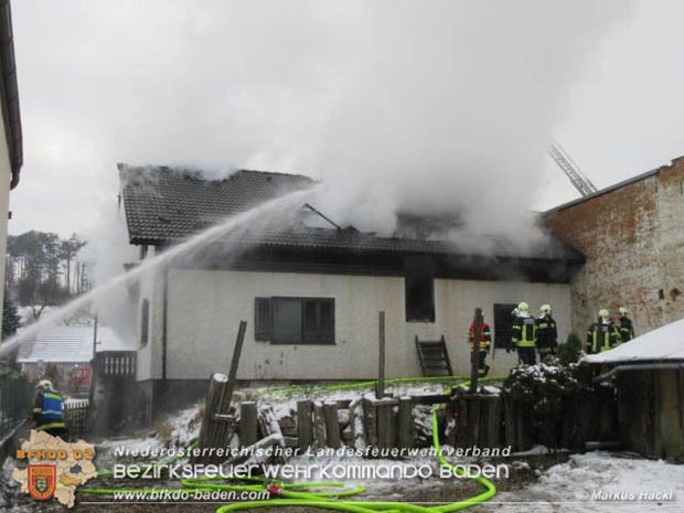 20181217 Wohnhausbrand in Lindabrunn-Enzesfeld forderte 8 Freiwillige Feuerwehren  Foto: © ASB ÖA Markus Hackl