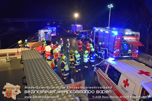20181217 Verkehrsunfall mit tödlichem Ausgang auf der A3 Südostautobahn zwischen Pottendorf und Hornstein Foto: © ASB ÖA Rene Weiner 20181217 Verkehrsunfall mit tödlichem Ausgang auf der A3 Südostautobahn zwischen Pottendorf und Hornstein Foto: © ASB ÖA Rene Weiner