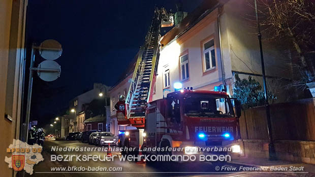 20181221 Herabfallende Mauerbrocken eines Kamins in Badener Innenstadt forderte auch einen Feuerwehreinsatz  Foto:  Freiwillige Feuerwehr Baden-Stadt
