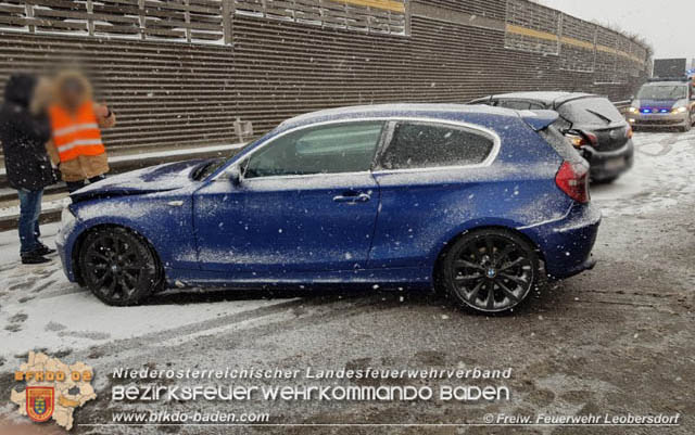 20190103 Verkehrsunfall bei Schneetreiben auf der A2 bei Kottingbrunn Foto: © Freiwillige Feuerwehr Leobersdorf 20190103 Verkehrsunfall bei Schneetreiben auf der A2 bei Kottingbrunn Foto: © Freiwillige Feuerwehr Leobersdorf