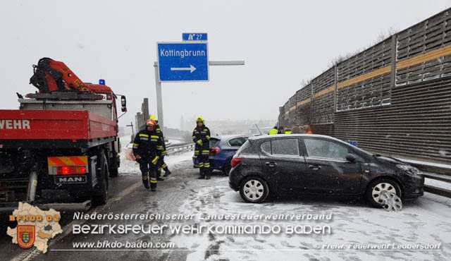 20190103 Verkehrsunfall bei Schneetreiben auf der A2 bei Kottingbrunn Foto: © Freiwillige Feuerwehr Leobersdorf 20190103 Verkehrsunfall bei Schneetreiben auf der A2 bei Kottingbrunn Foto: © Freiwillige Feuerwehr Leobersdorf