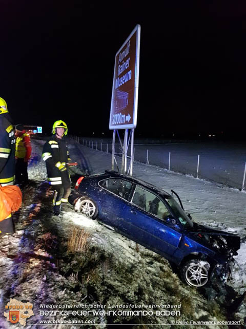 20190103 Verkehrsunfall auf der A2 zwischen Bad Vslau und Baden  Foto:  Freiwillige Feuerwehr Leobersdorf