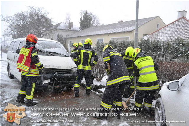 20190103 Verkehrsunfall bei Schneetreiben in Oeynhausen  Foto:  Freiwillige Feuerwehr Oeynhausen